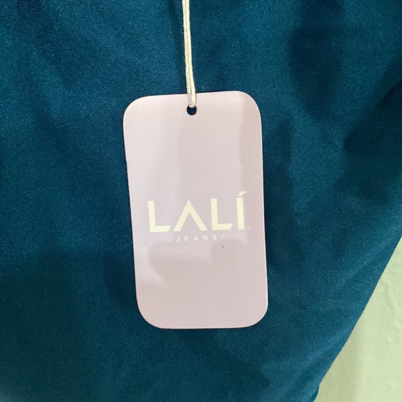 Top - Picture 4 of 6